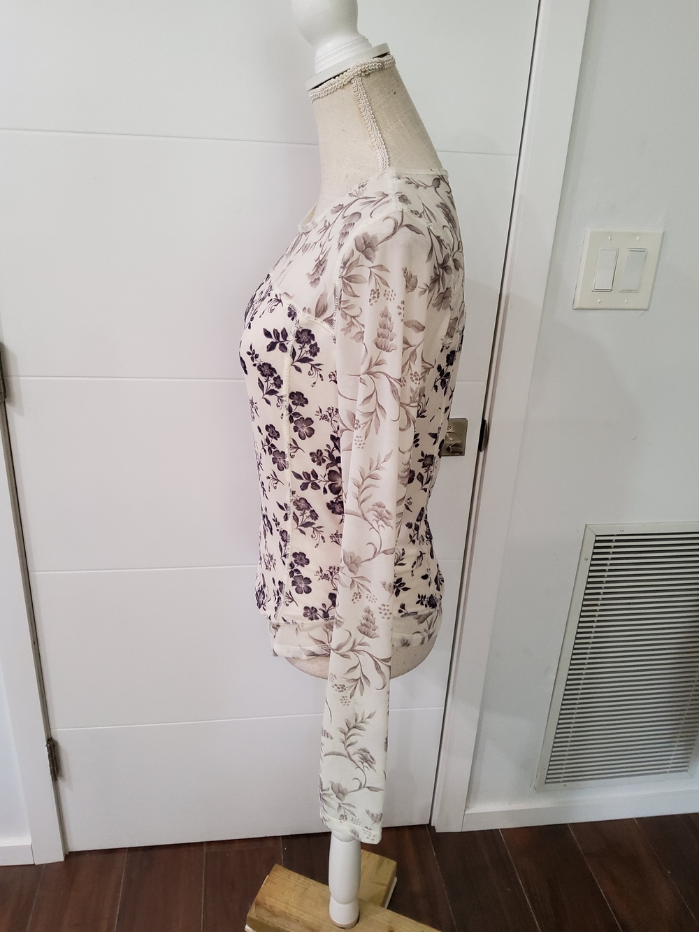 Free People Betty's Garden Long Sleeve Mesh Top Size XL - Picture 9 of 16